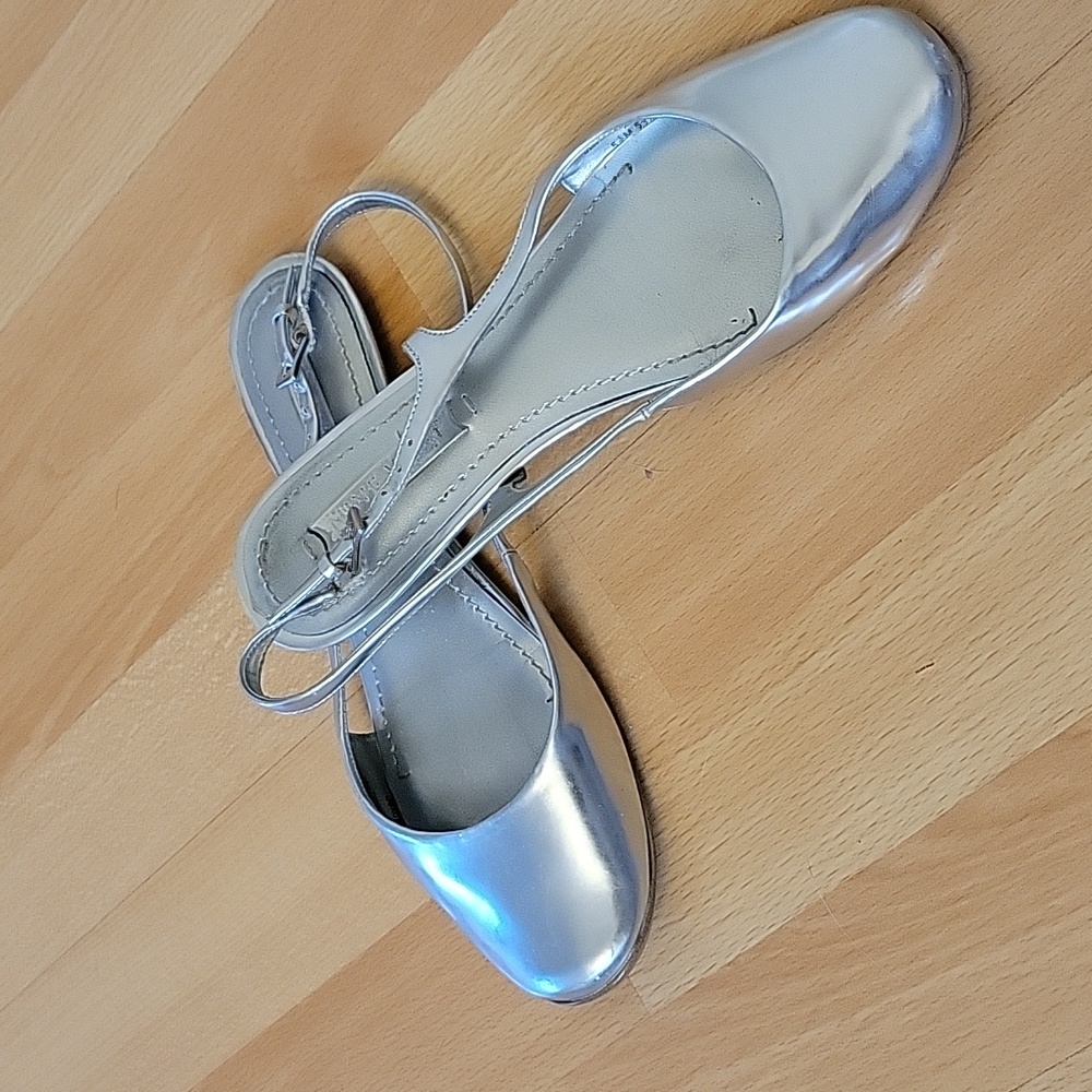 Nine west silver slang back.            size 5 1/2M